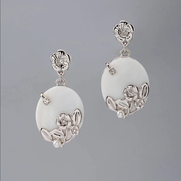 WHBM stone & mother of pearl floral drop earring - Picture 3 of 14